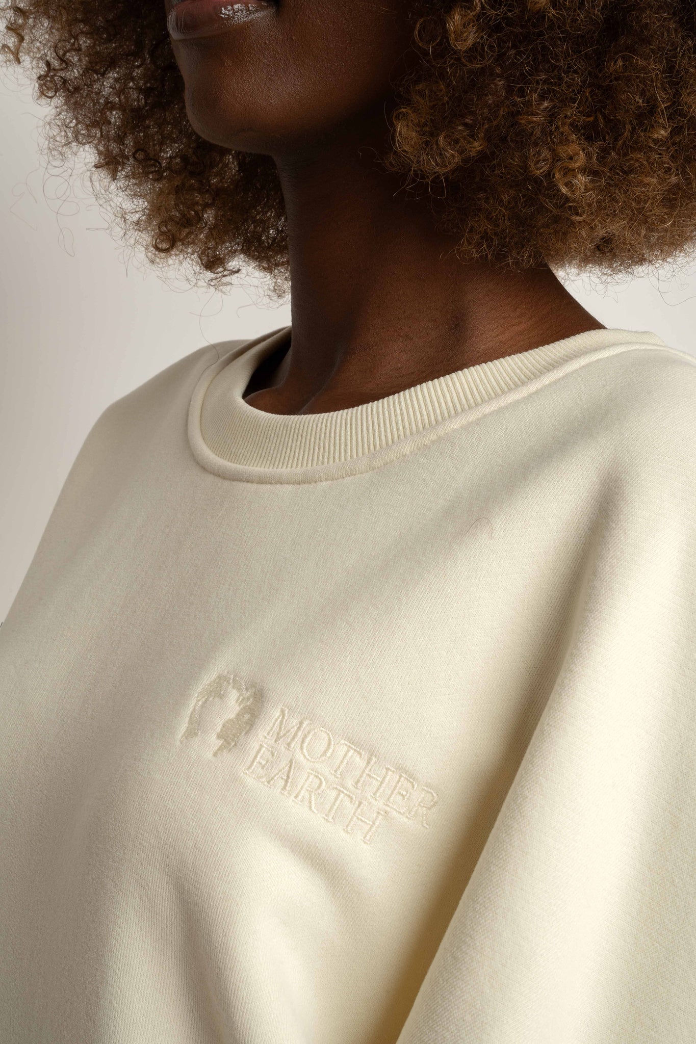 BLUZA TYPU CREWNECK KREMOWA - OZARK