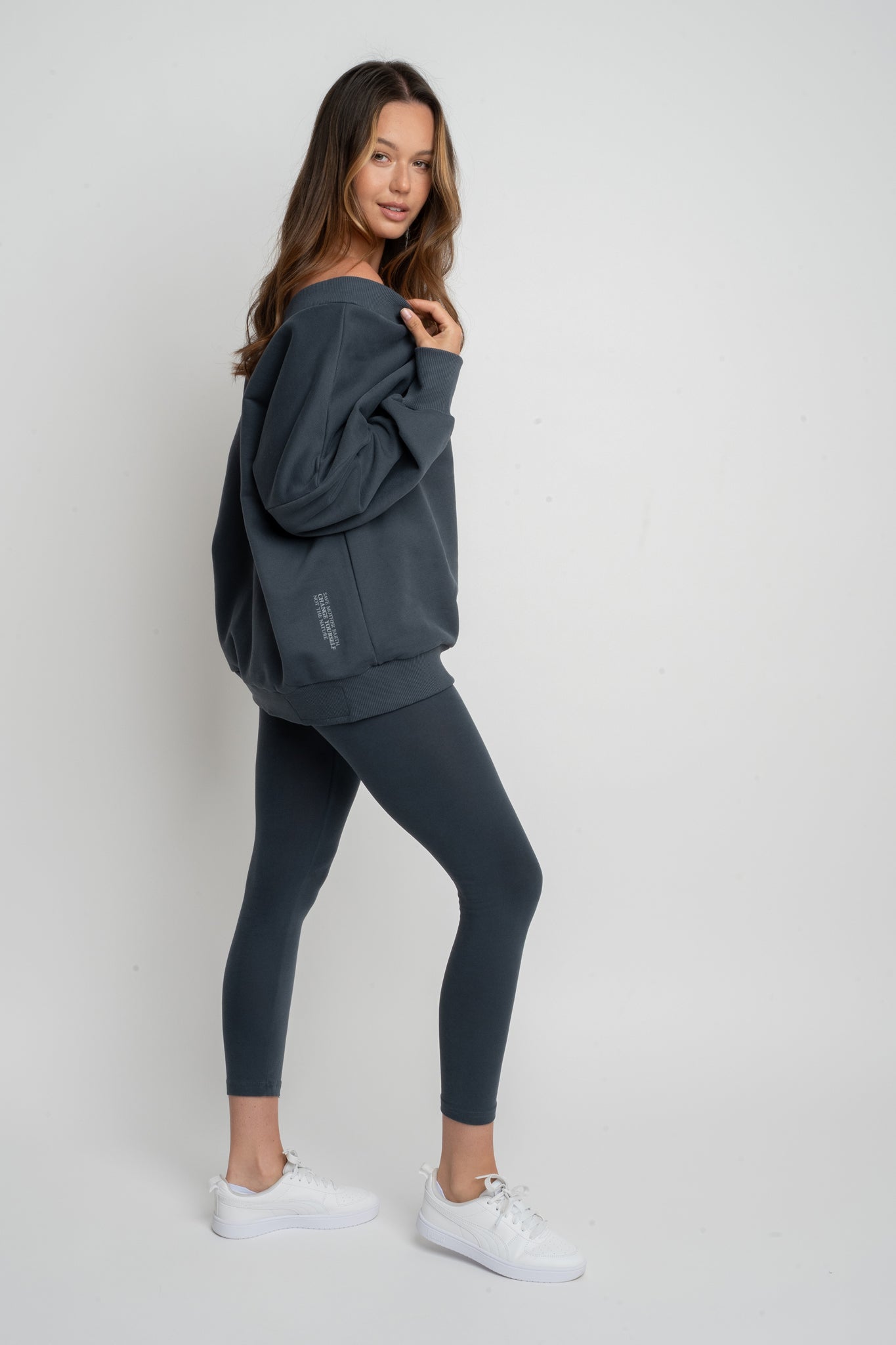 BLUZA Z DEKOLTEM OVERSIZE GRAFITOWA - BISCOE