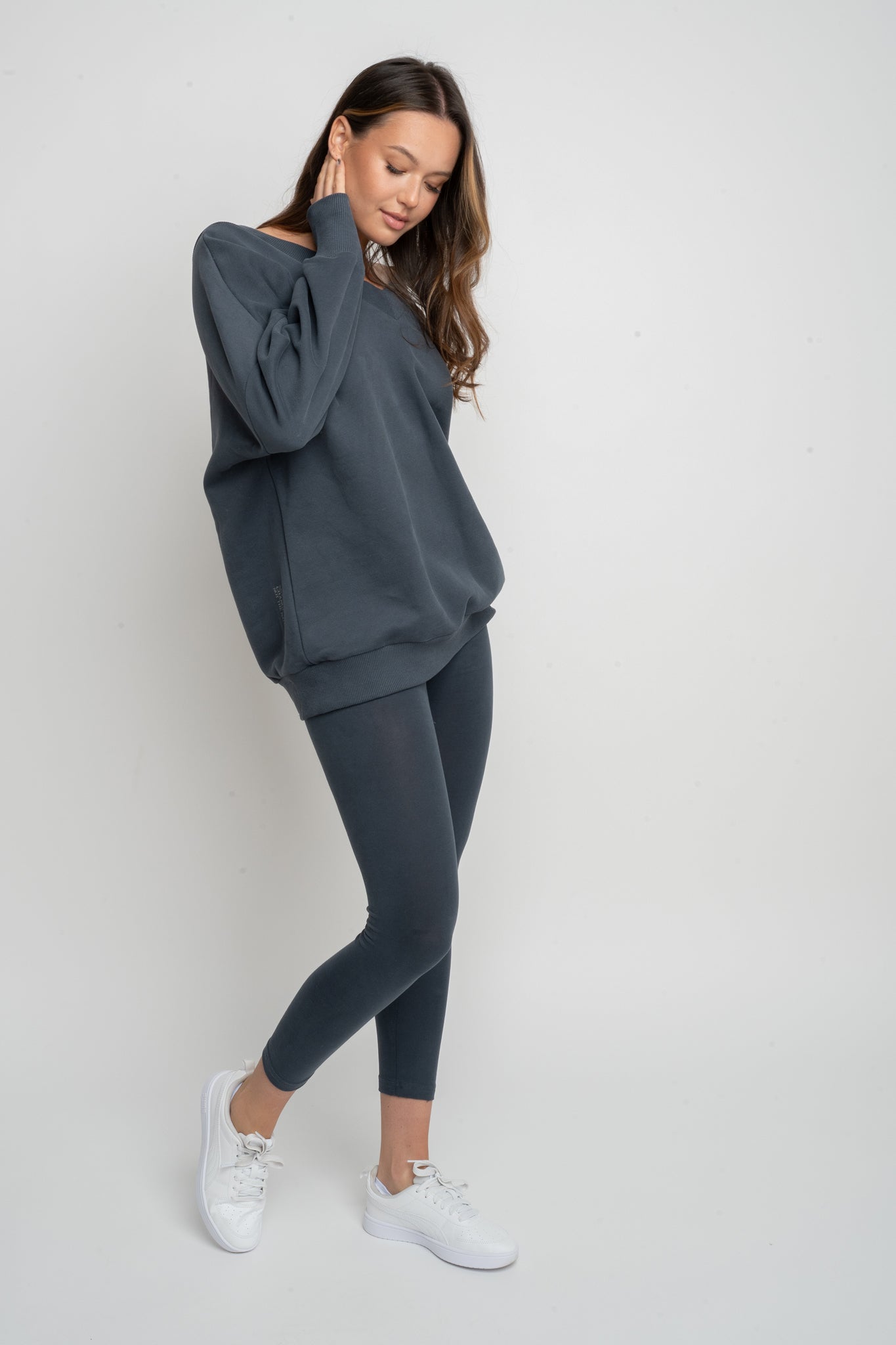 BLUZA Z DEKOLTEM OVERSIZE GRAFITOWA - BISCOE