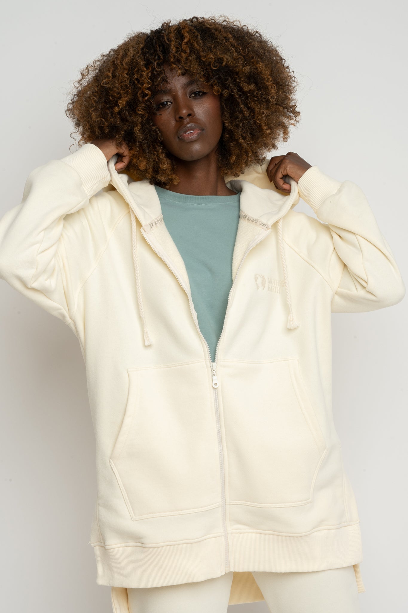 BLUZA Z KAPTUREM OVERSIZE ECRU - ESMERALDA