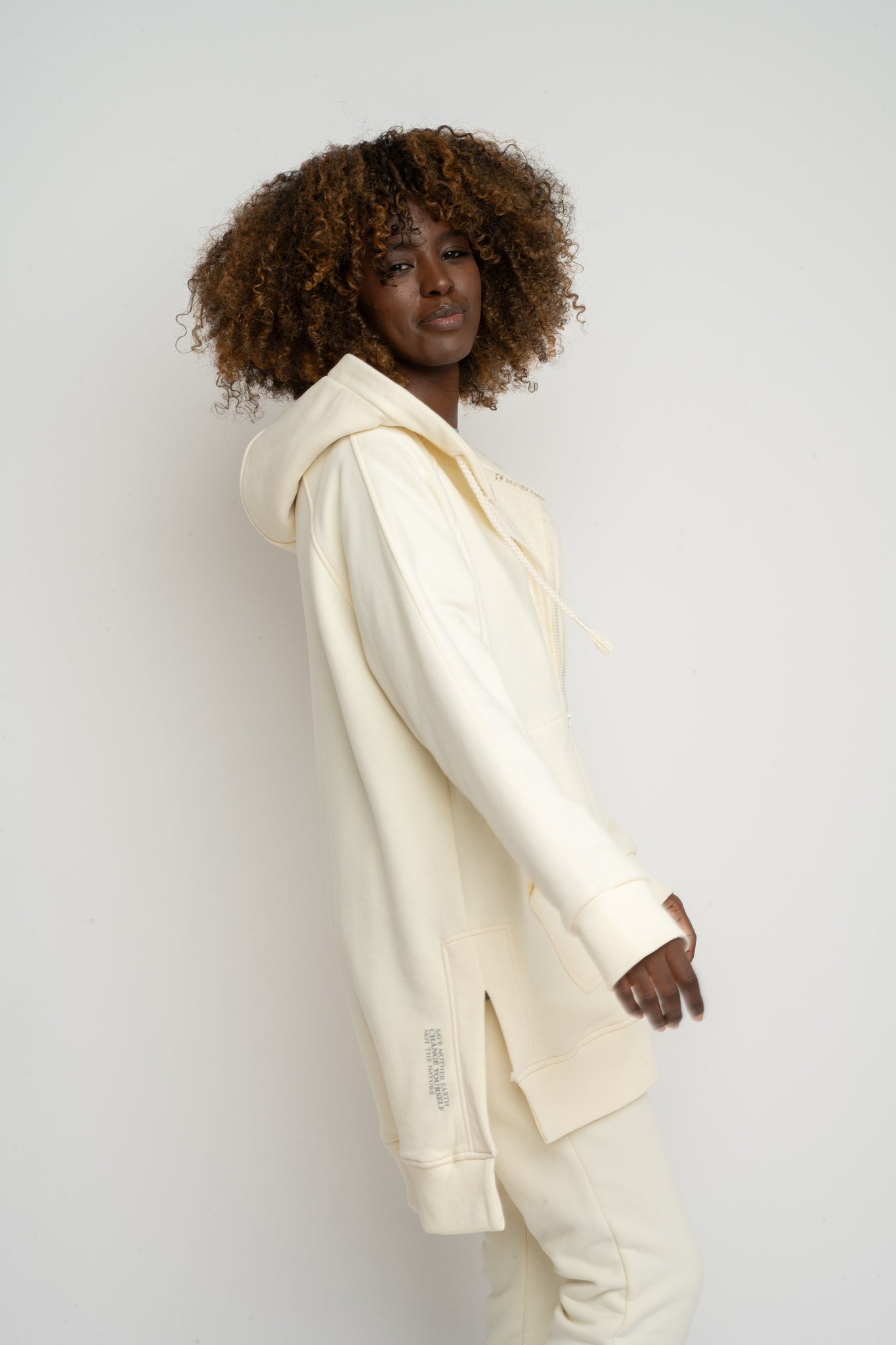 BLUZA Z KAPTUREM OVERSIZE ECRU - ESMERALDA
