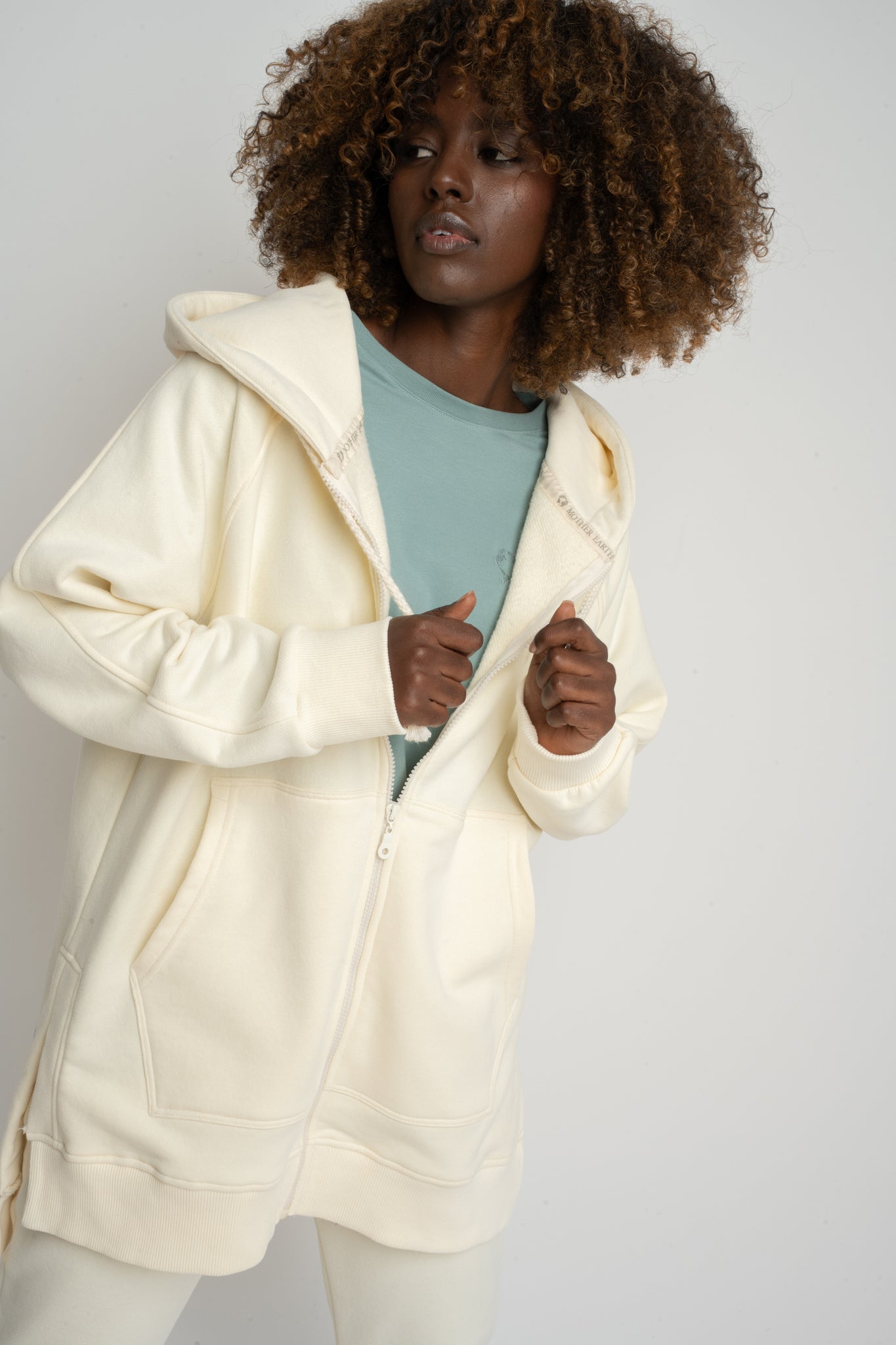 BLUZA Z KAPTUREM OVERSIZE ECRU - ESMERALDA