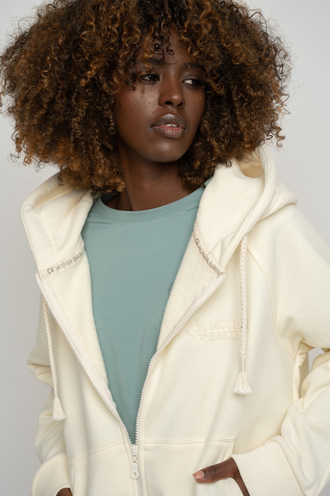 BLUZA Z KAPTUREM OVERSIZE ECRU - ESMERALDA