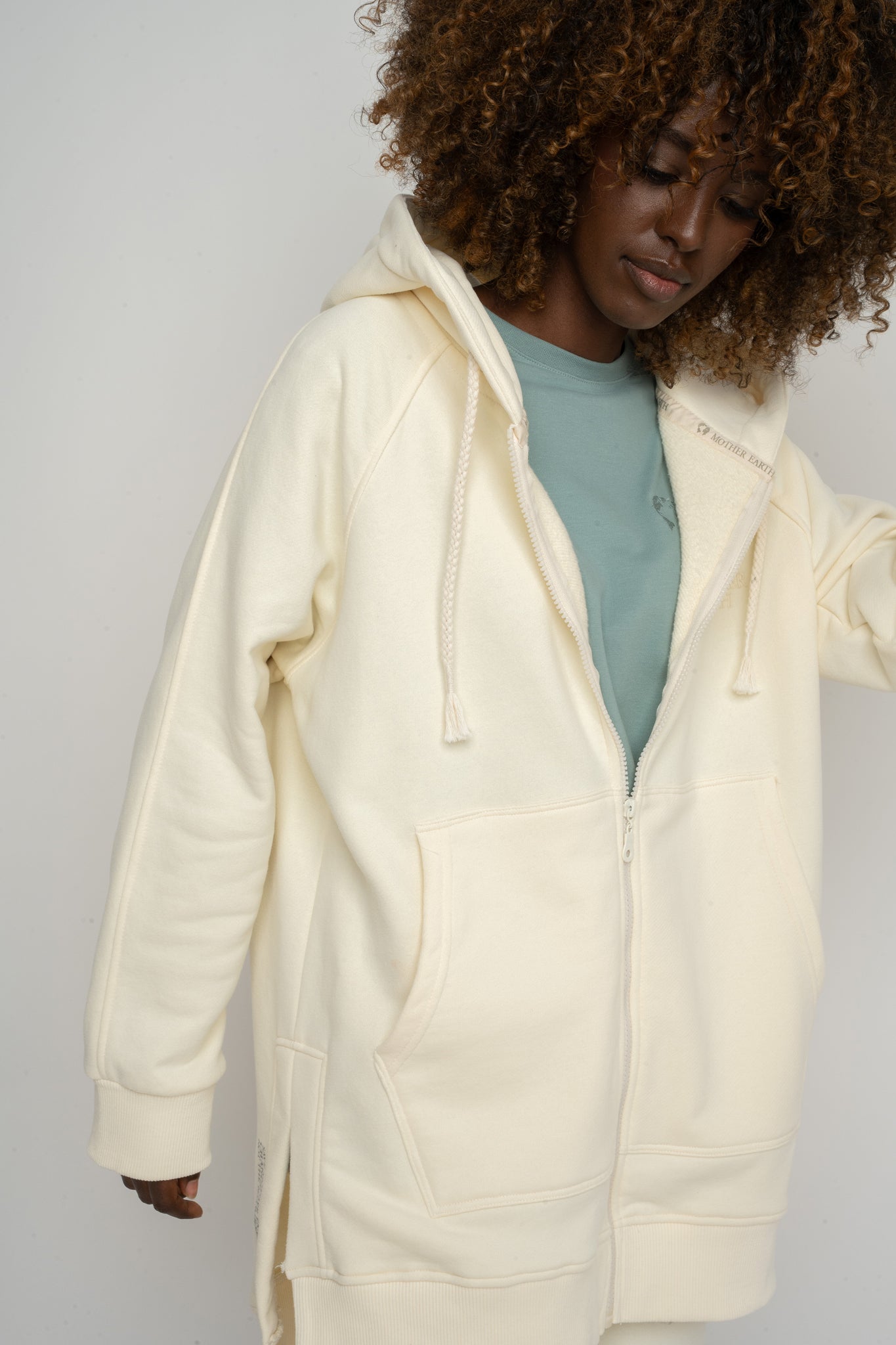 BLUZA Z KAPTUREM OVERSIZE ECRU - ESMERALDA