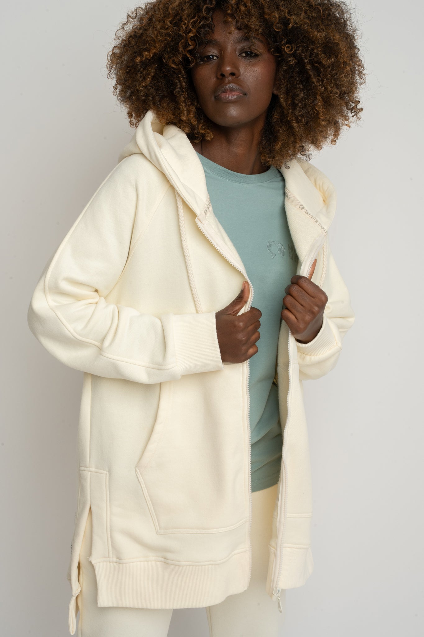 BLUZA Z KAPTUREM OVERSIZE ECRU - ESMERALDA