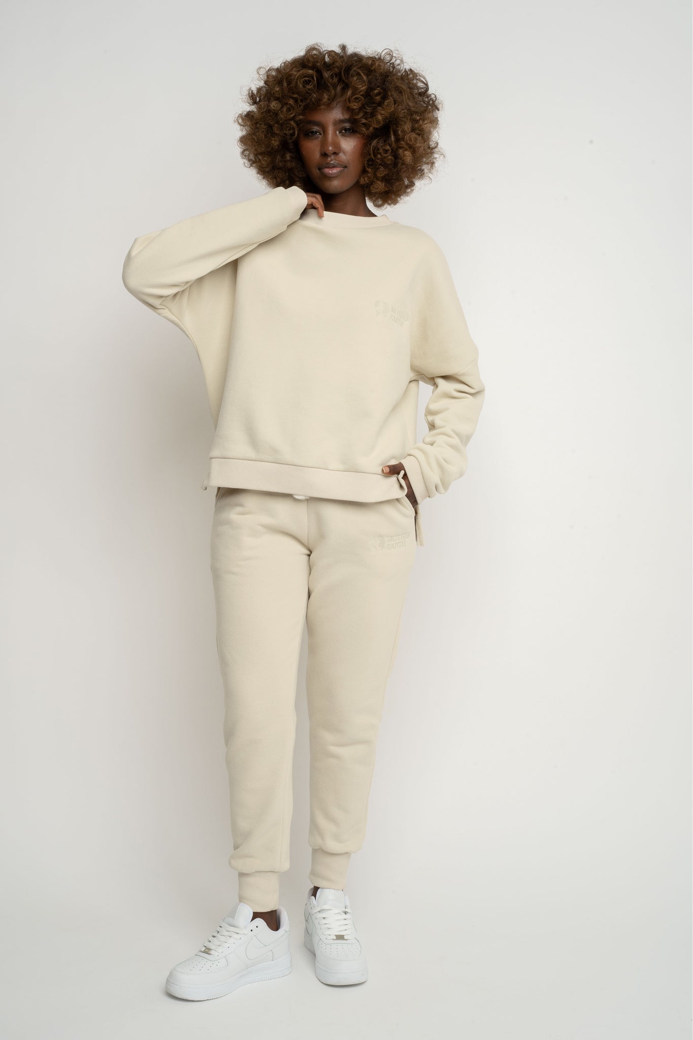 BLUZA O KROJU REGULAR FIT Z DŁUŻSZYM TYŁEM JASNOBEŻOWA - COOK