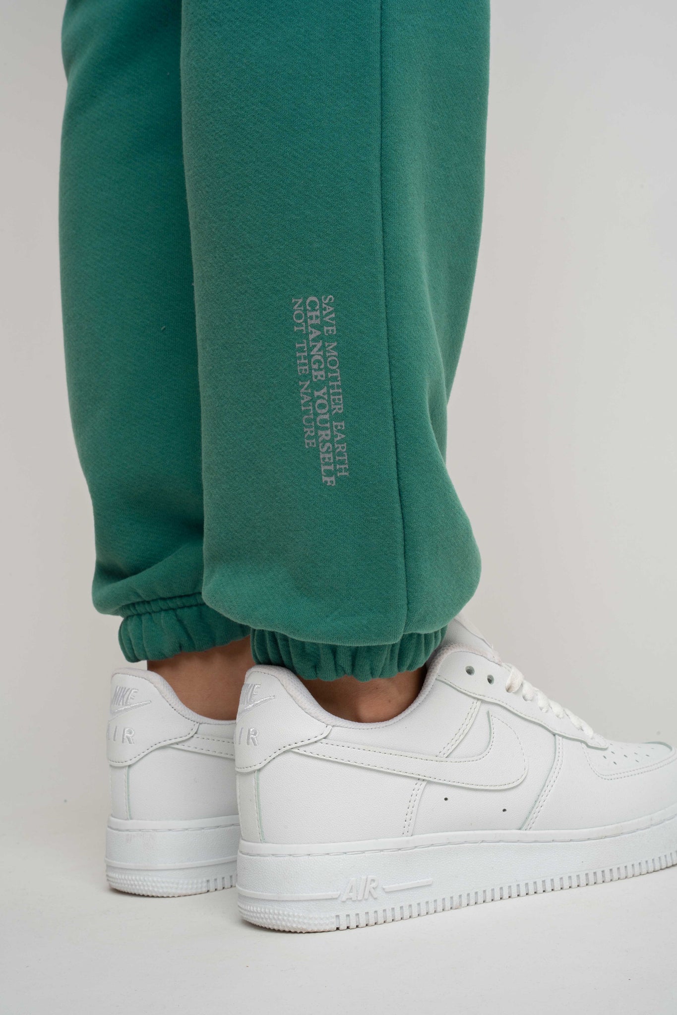 GREEN BAGGY SWEATPANTS - KARPATOS