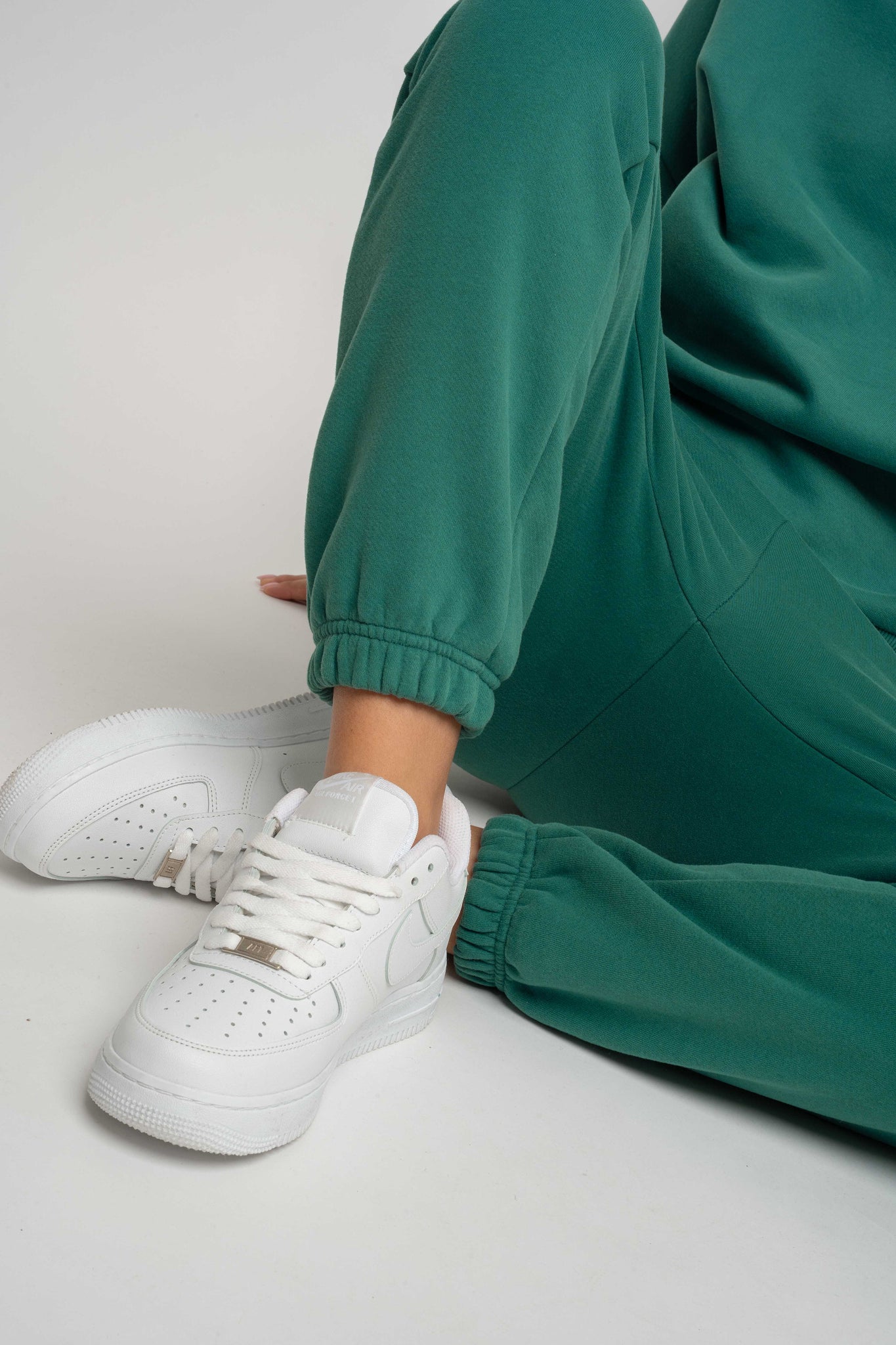 GREEN BAGGY SWEATPANTS - KARPATOS