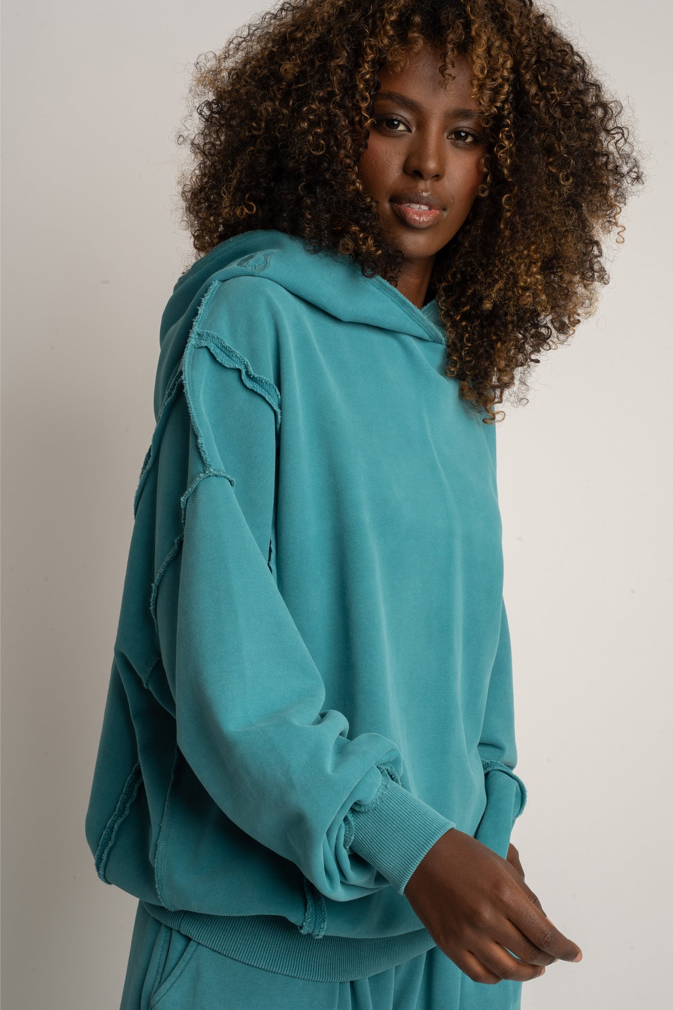 BLUZA Z EFEKTEM WASHED TURKUSOWA - OSLO