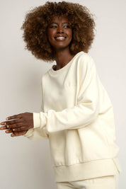 BLUZA OVERSIZE Z SZEROKIM DEKOLTEM KREMOWA - MULL