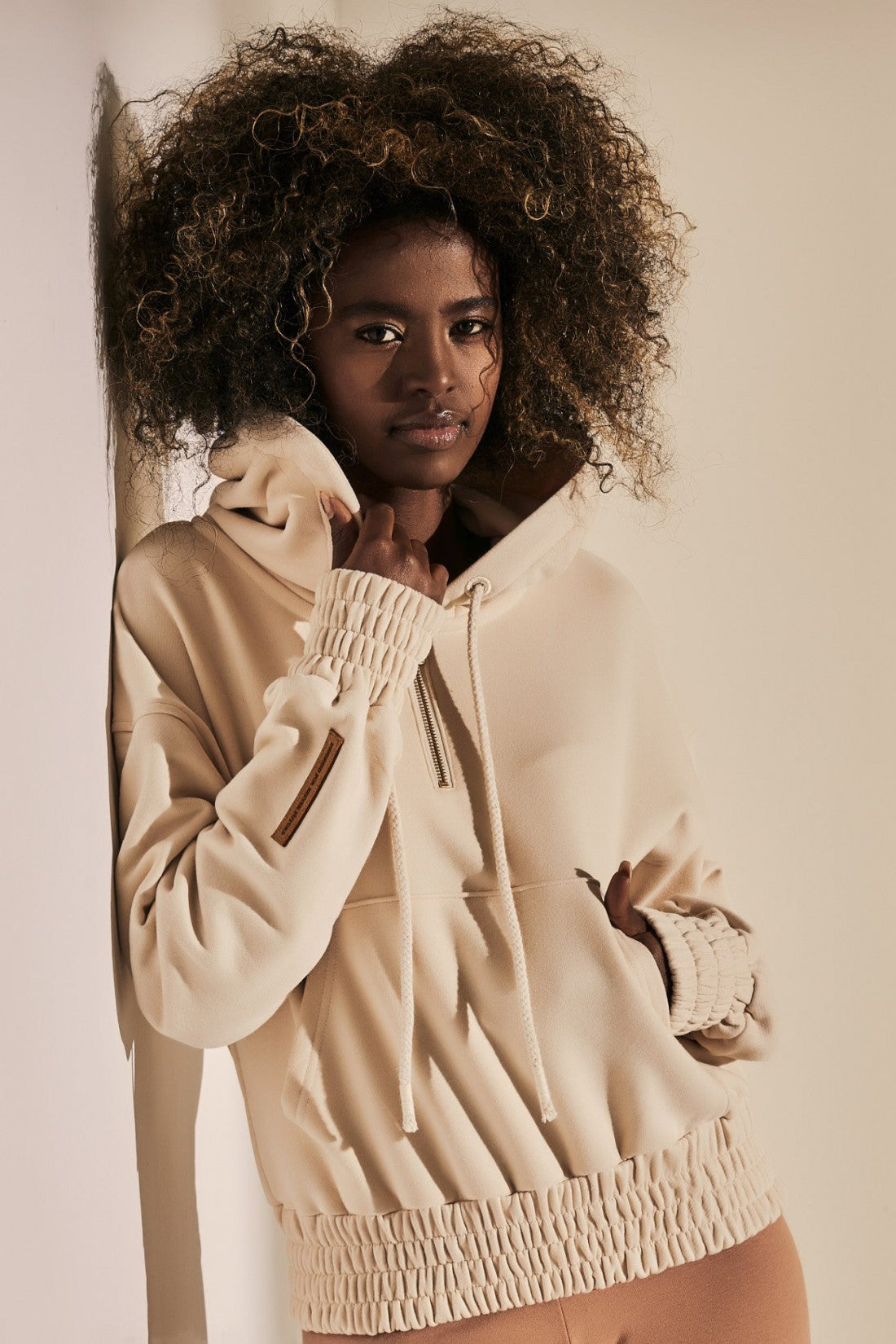 HOODED SWEATSHIRT WITH ZIPPER LIGHT BEIGE - HIUMA