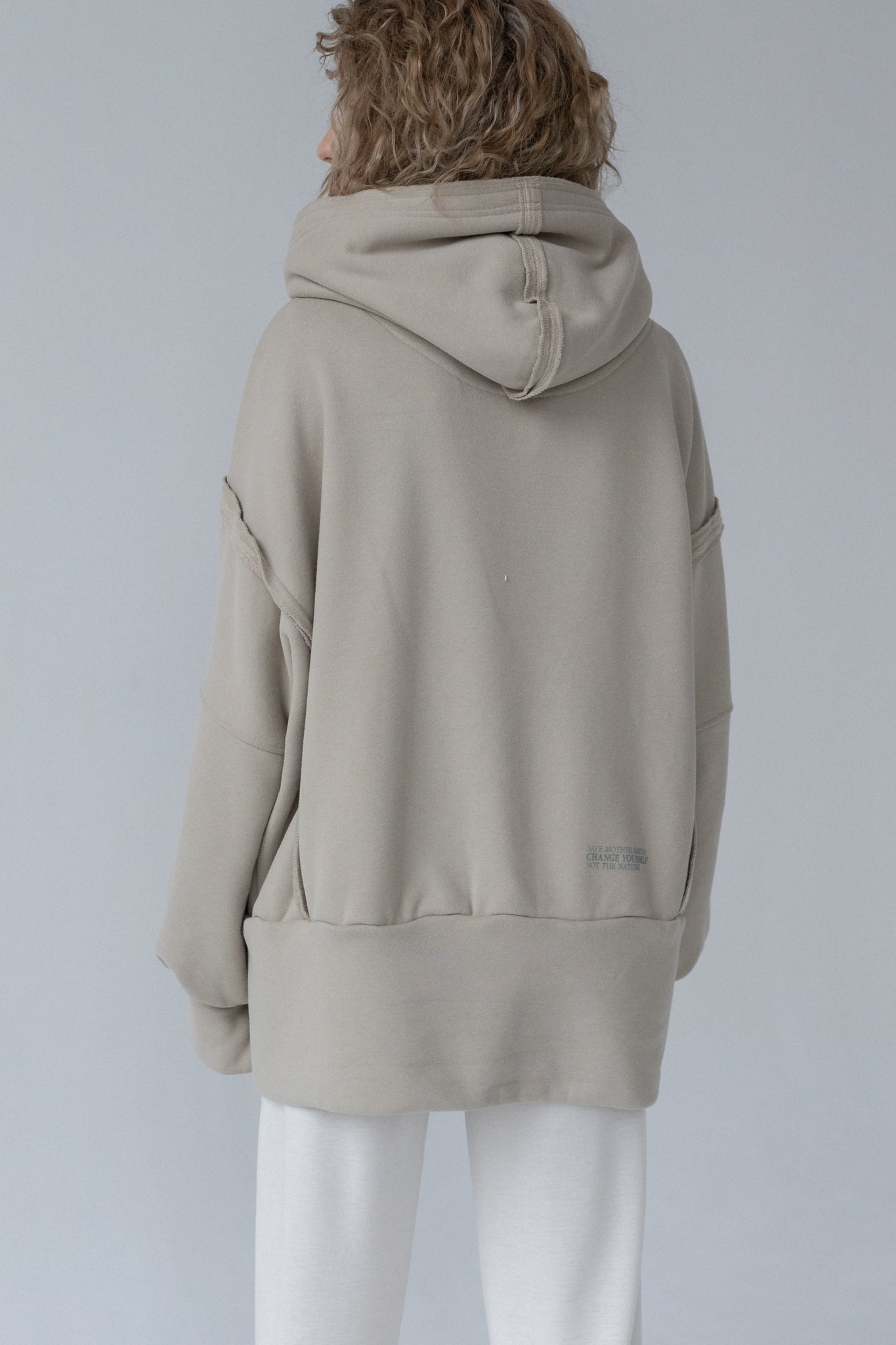 OVERSIZE HOODED SWEATSHIRT WITH SIDE SLOTS BEIGE - HOLA