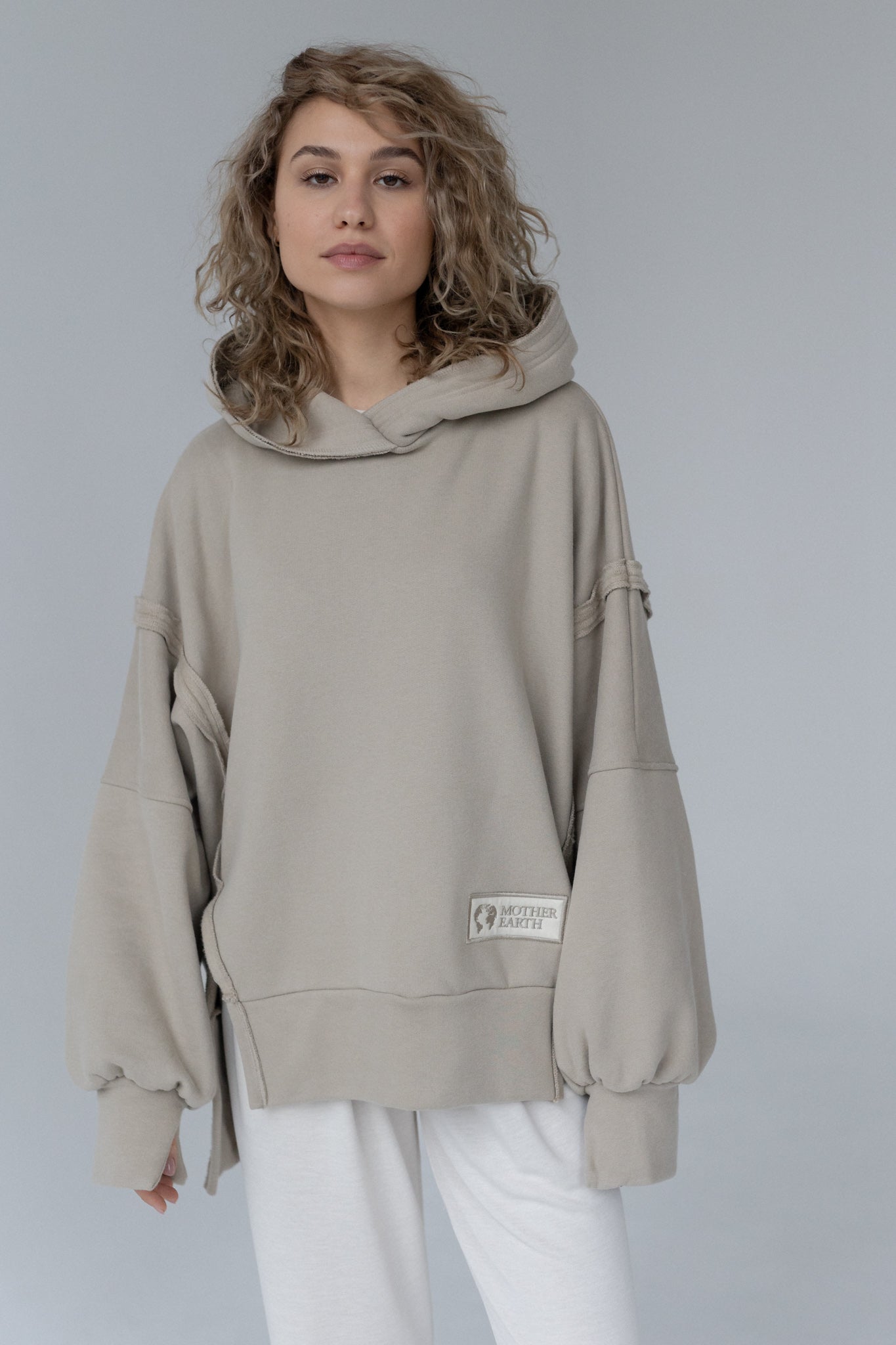 OVERSIZE HOODED SWEATSHIRT WITH SIDE SLOTS BEIGE - HOLA