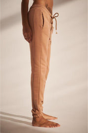 CLASSIC FIT CARAMEL SWEATPANTS - ITAKA