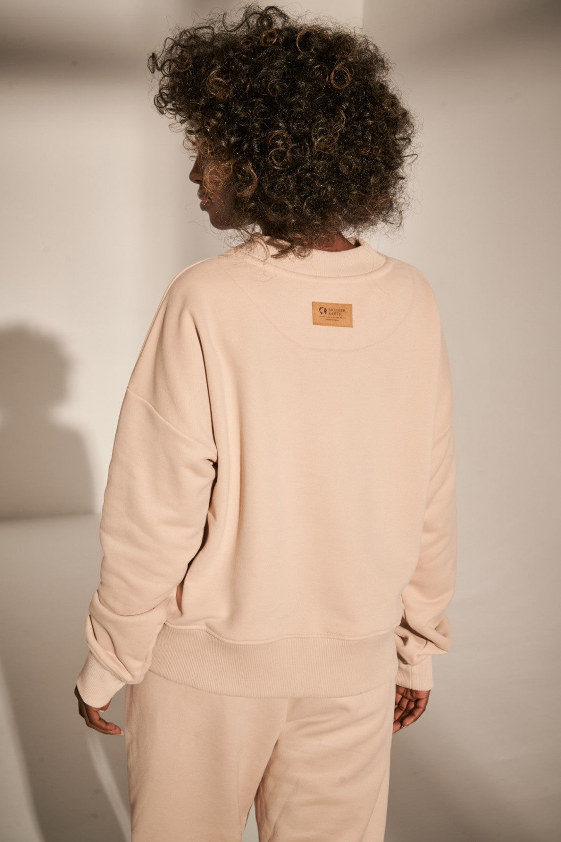 CLASSIC CUT SWEATSHIRT SAND - MANSELA