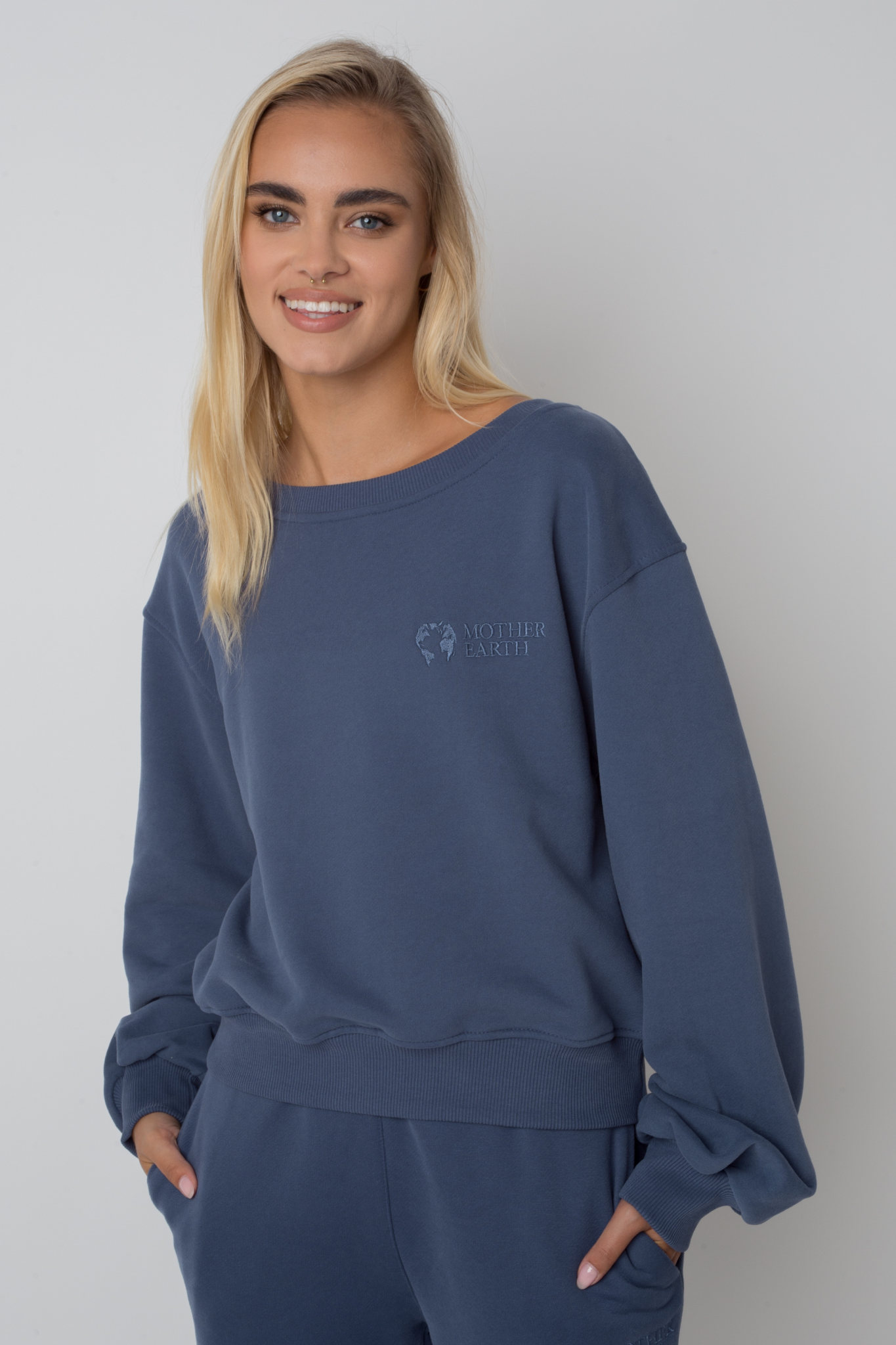 BLUZA TYPU CREWNECK GRANATOWA - COMINO