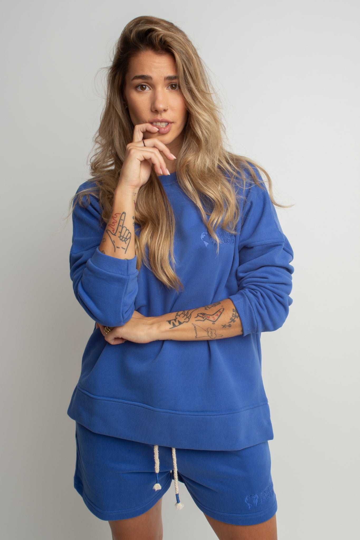 BLUZA OVERSIZE Z SZEROKIM DEKOLTEM CHABROWA - MULL