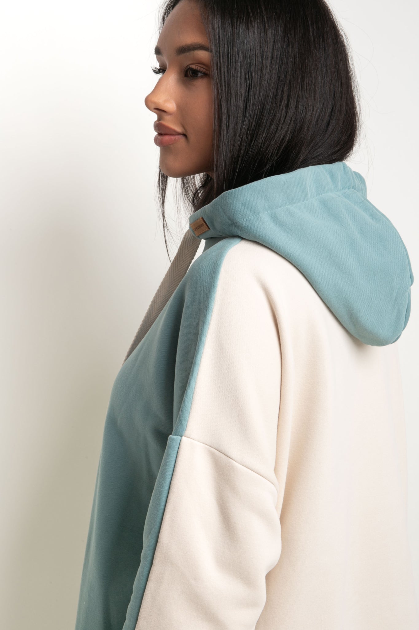 LONG HOODED SWEATSHIRT TURQUOISE ECRU - SIKOKU