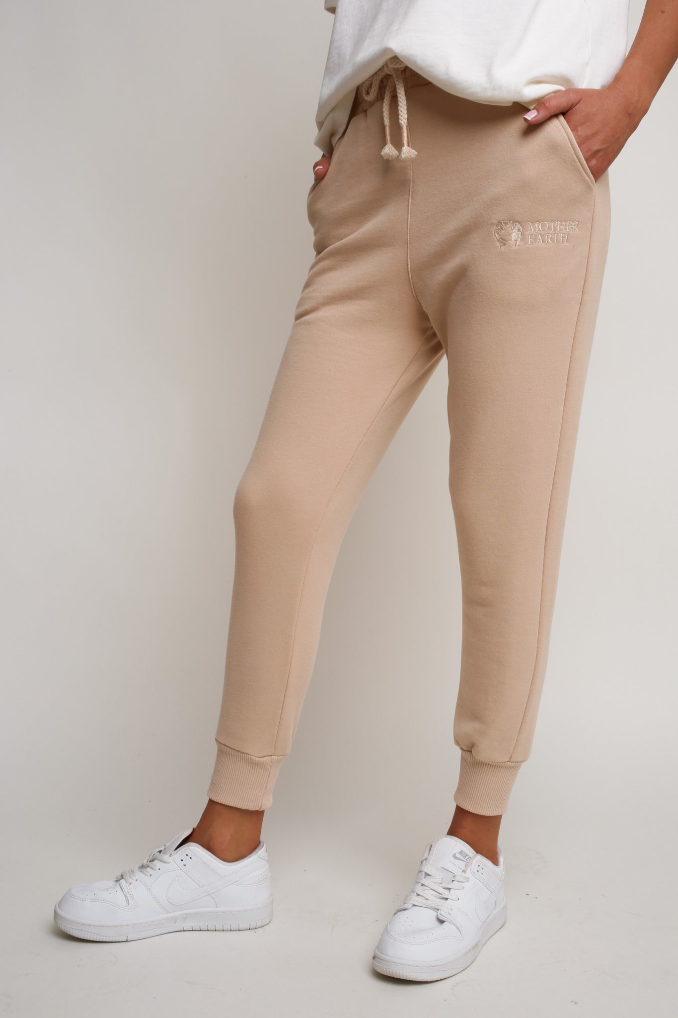 BEIGE JOGGER TROUSERS - BEGERA