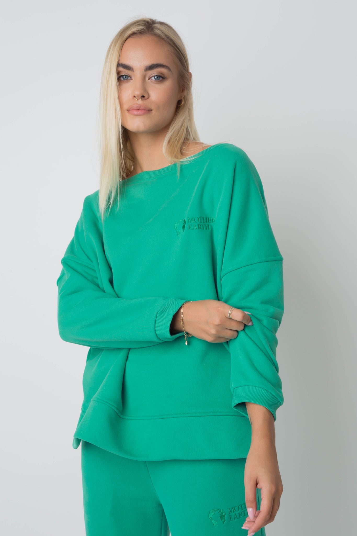 OVERSIZE SWEATSHIRT WITH WIDE NECKLINE GREEN - MULL