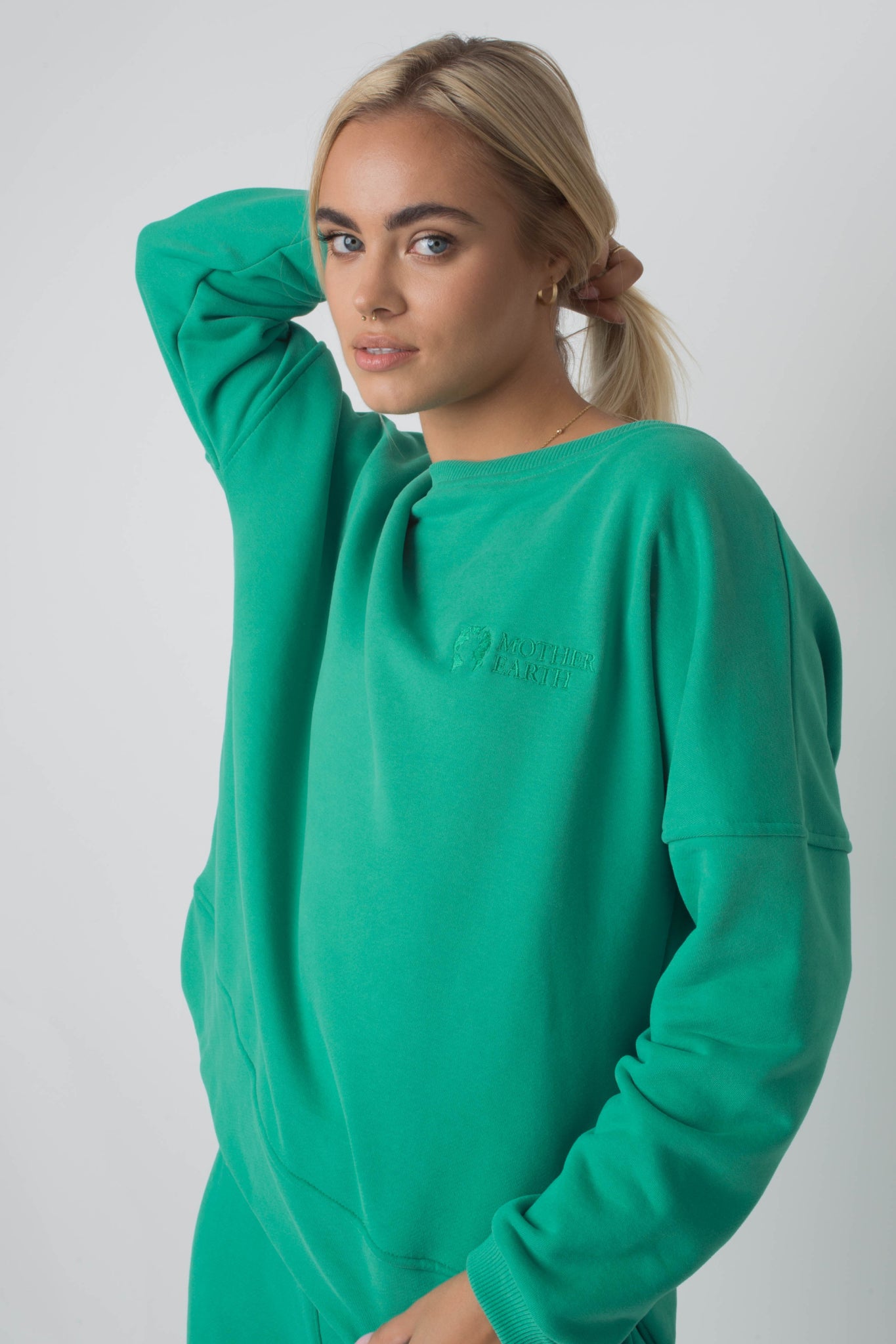 OVERSIZE SWEATSHIRT WITH WIDE NECKLINE GREEN - MULL