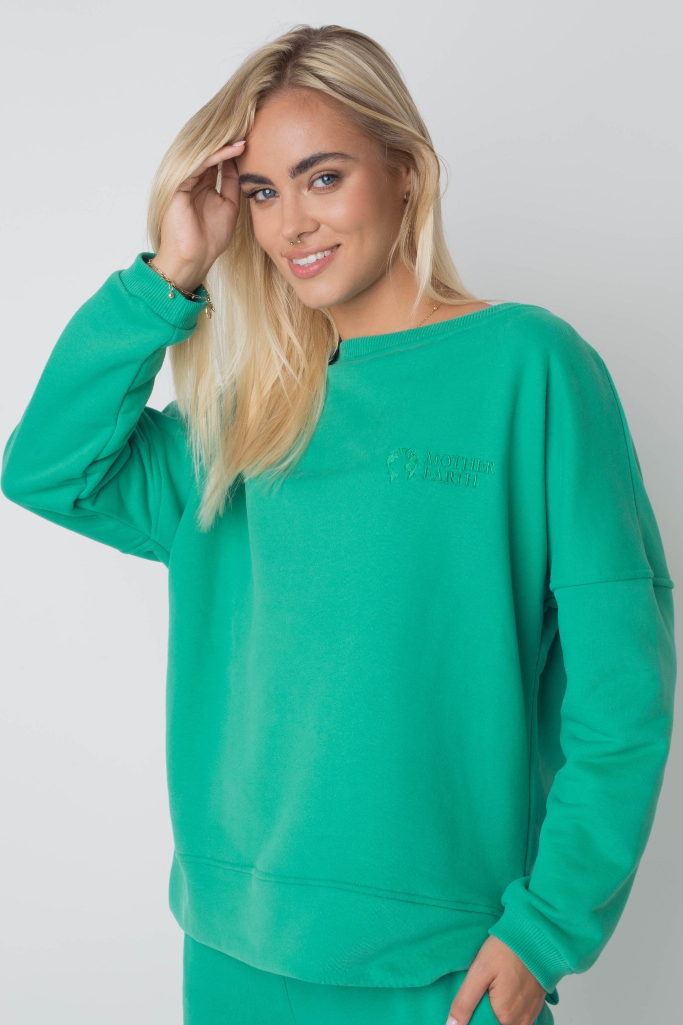 OVERSIZE SWEATSHIRT WITH WIDE NECKLINE GREEN - MULL