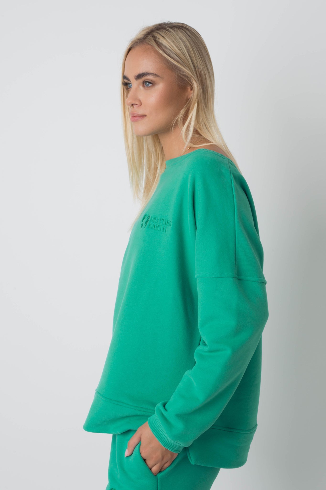 OVERSIZE SWEATSHIRT WITH WIDE NECKLINE GREEN - MULL