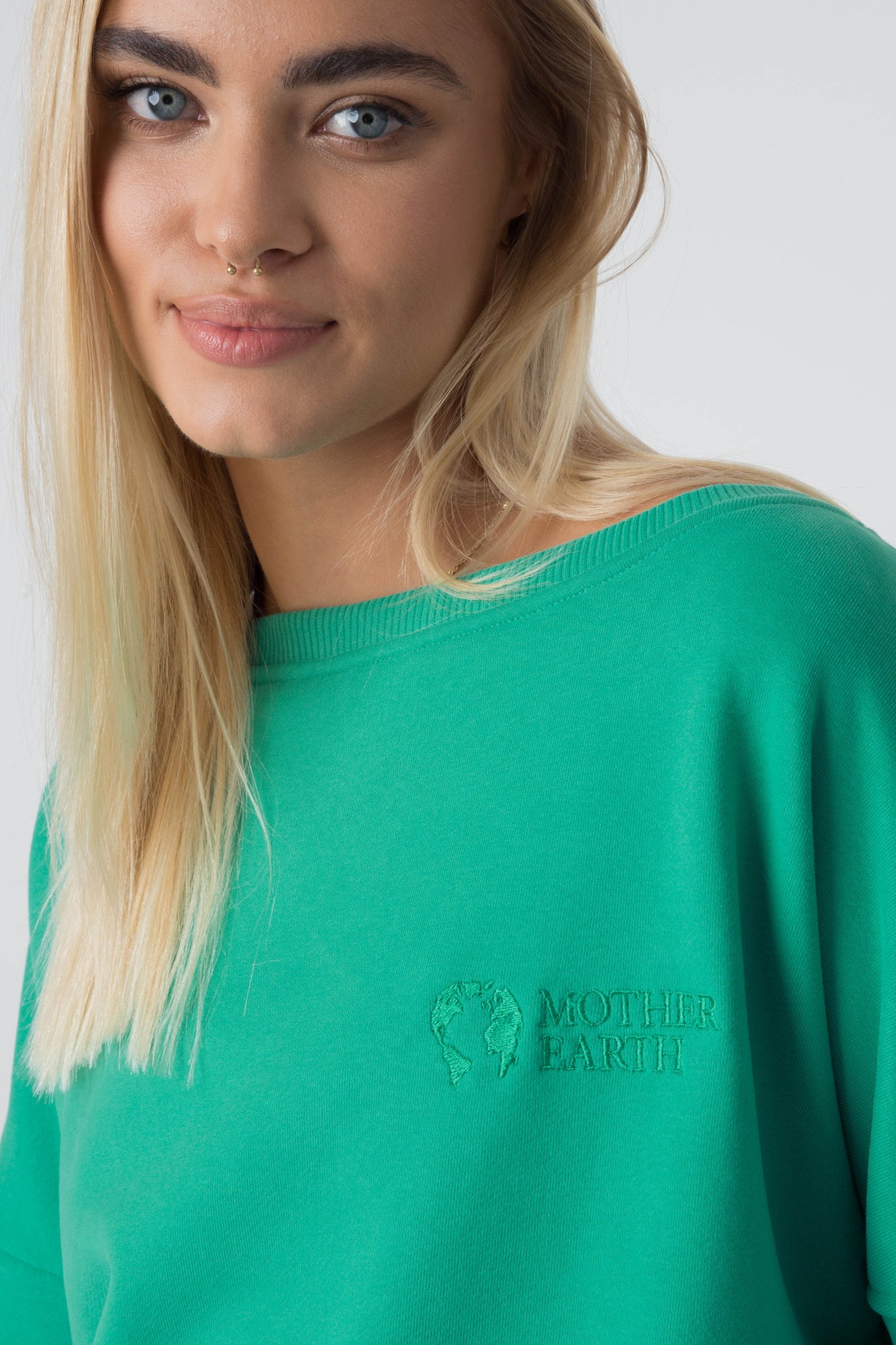 OVERSIZE SWEATSHIRT WITH WIDE NECKLINE GREEN - MULL