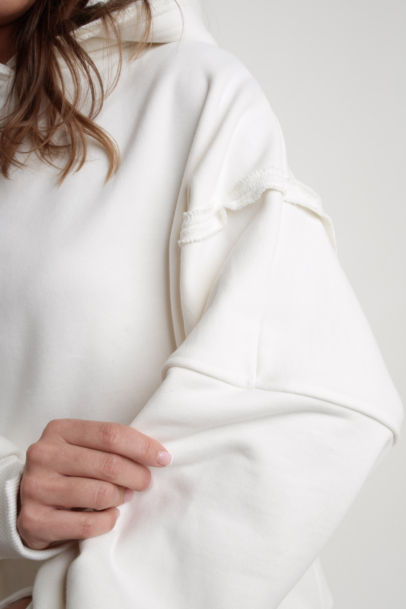 OVERSIZE HOODED SWEATSHIRT WITH SIDE SLOTS CREAM - HOLA