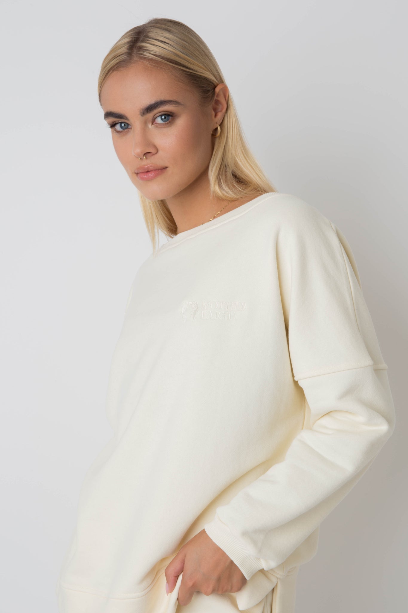 OVERSIZE SWEATSHIRT WITH WIDE NECKLINE ECRU - MULL