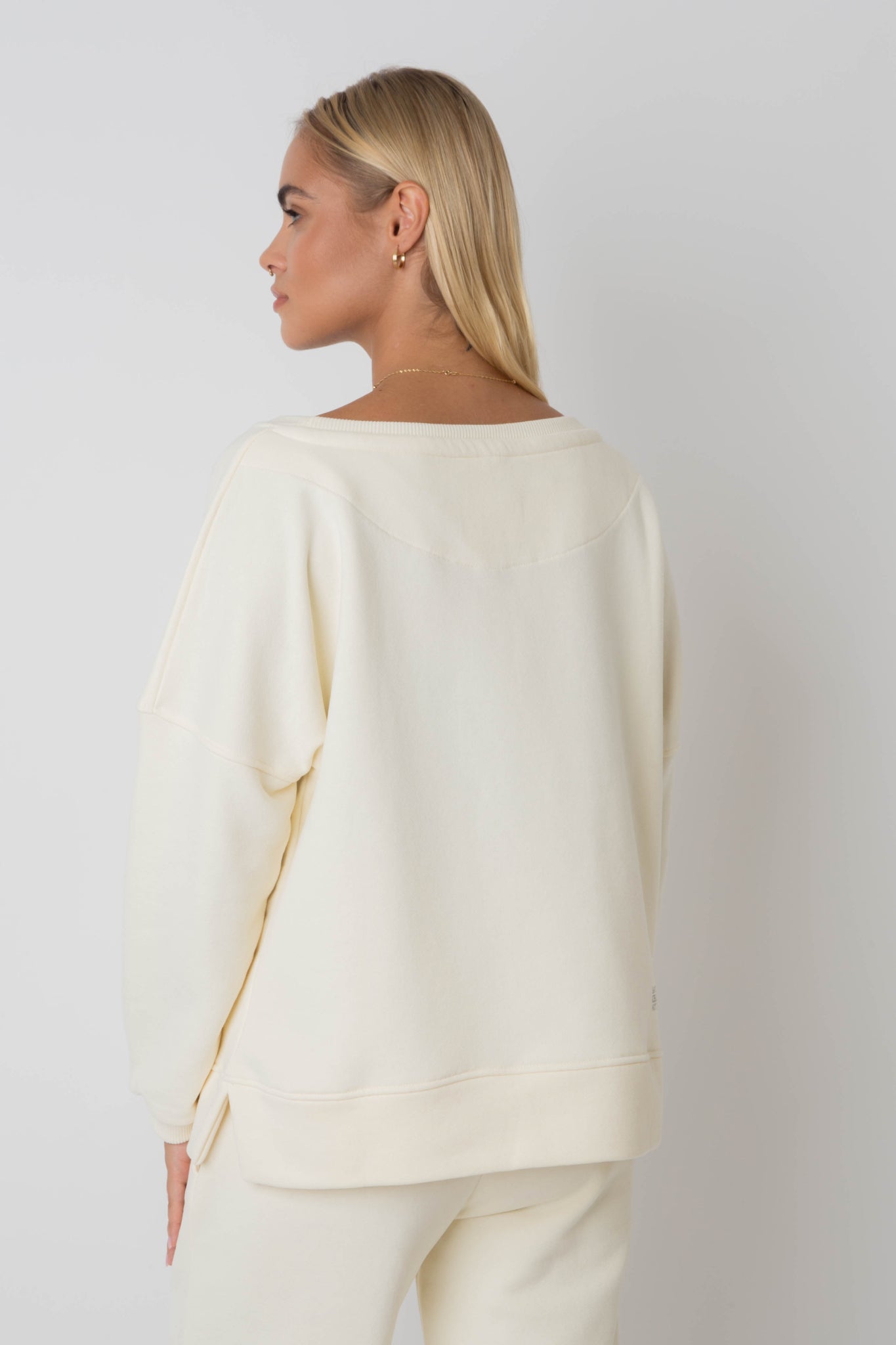 OVERSIZE SWEATSHIRT WITH WIDE NECKLINE ECRU - MULL