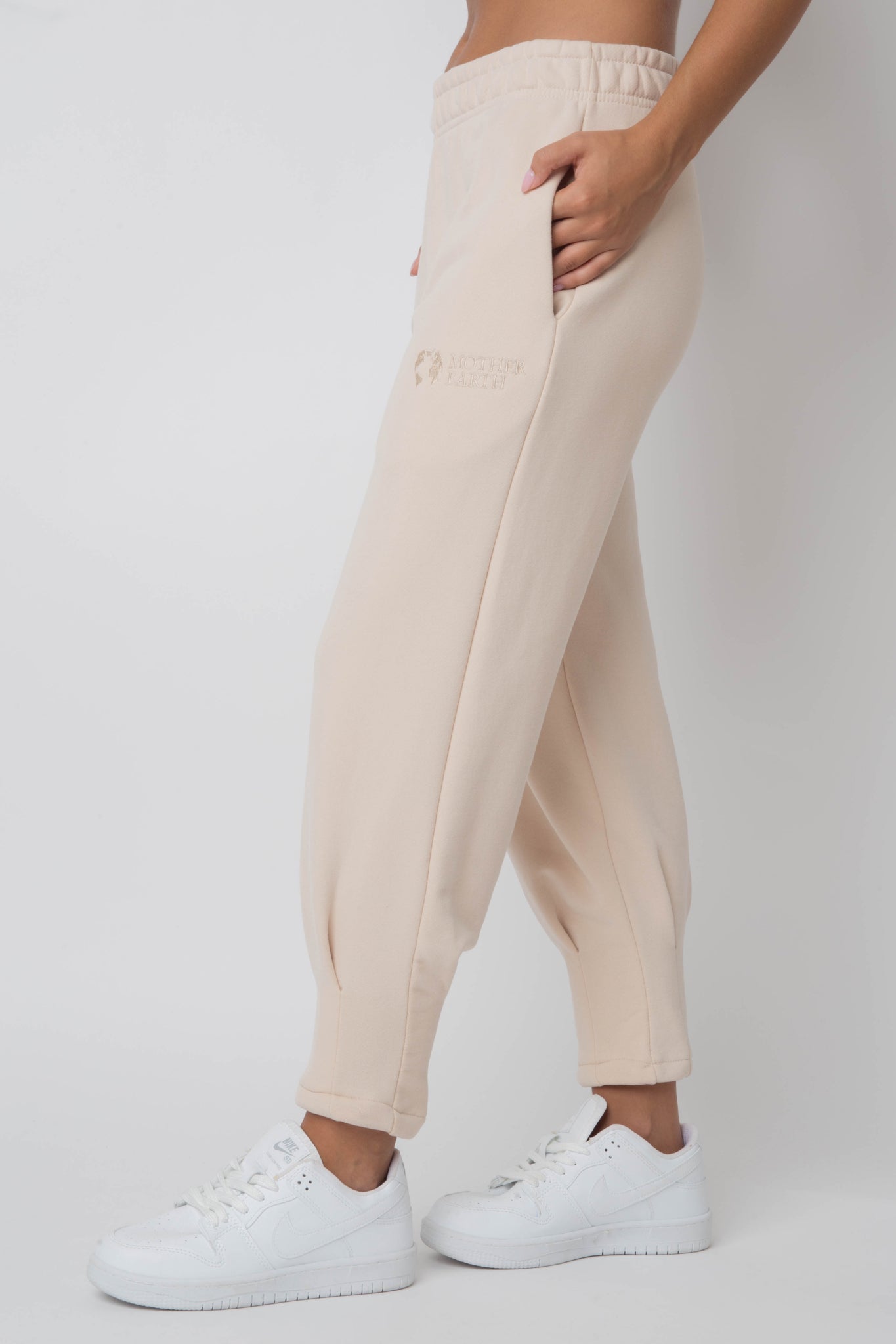 WOMEN'S SWEATPANTS WITH STITCHING ON THE LEGS, LIGHT BEIGE - ANACAPA