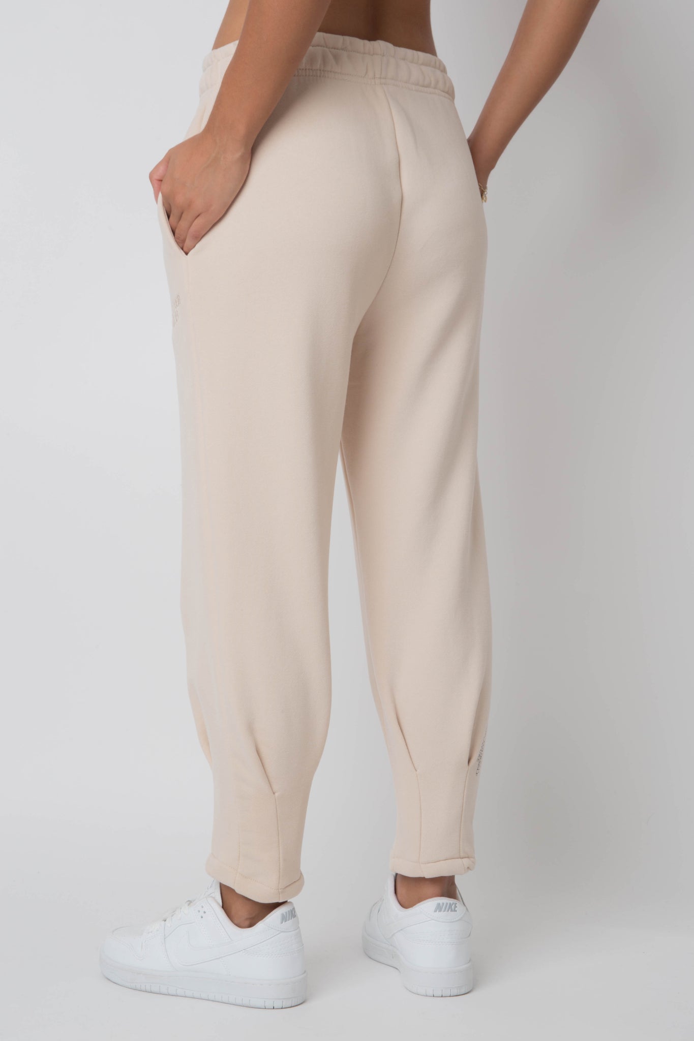 WOMEN'S SWEATPANTS WITH STITCHING ON THE LEGS, LIGHT BEIGE - ANACAPA