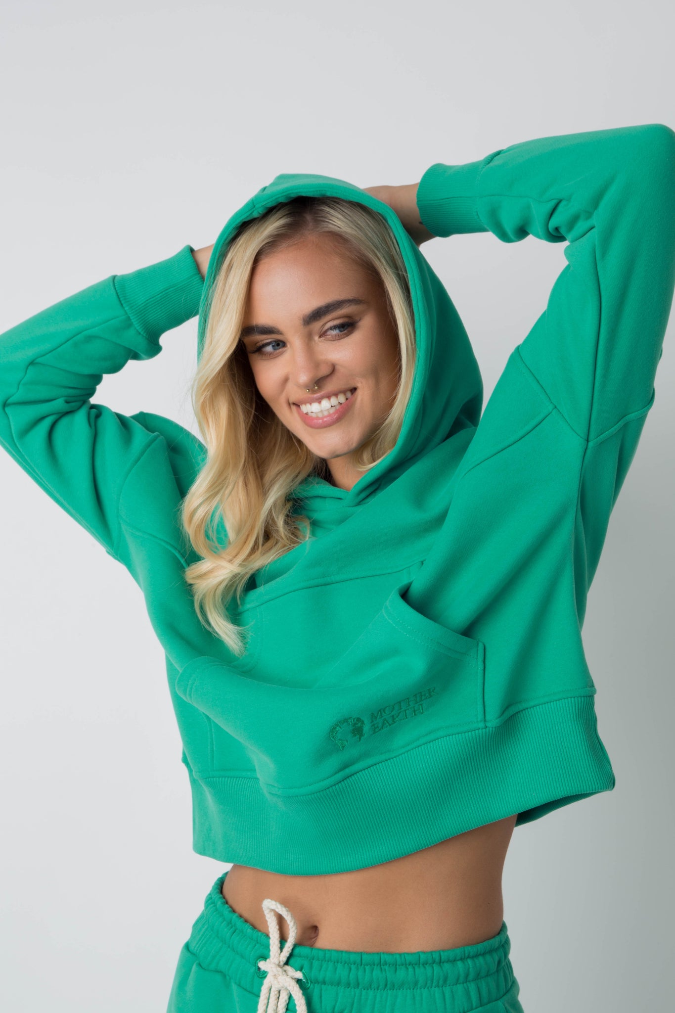 SHORT HOODED SWEATSHIRT GREEN - MURIA