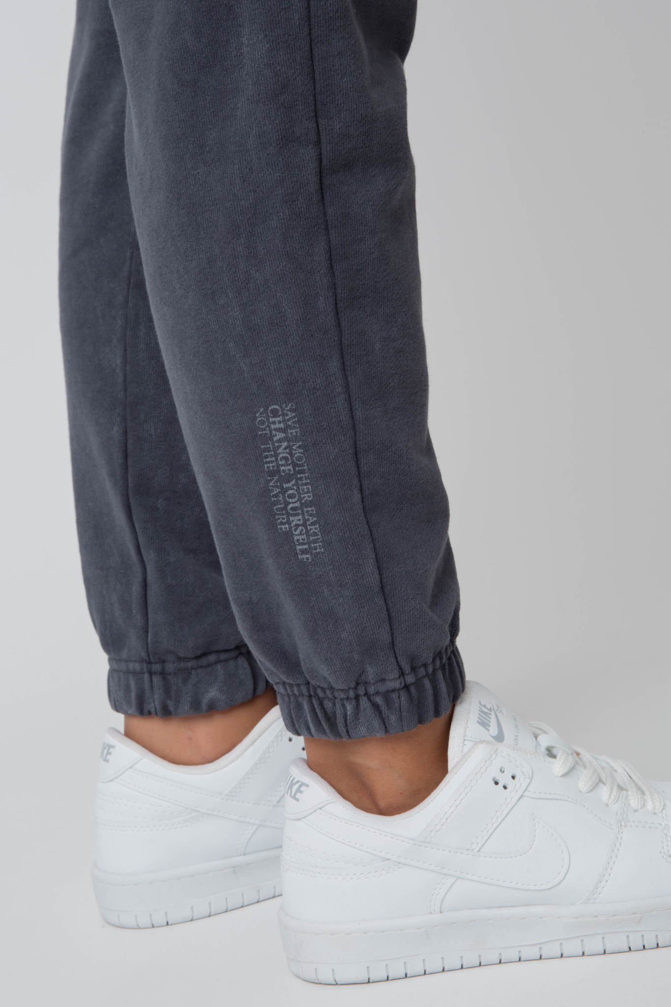 WASHED EFFECT DARK GREY SWEATPANTS - CEZAR