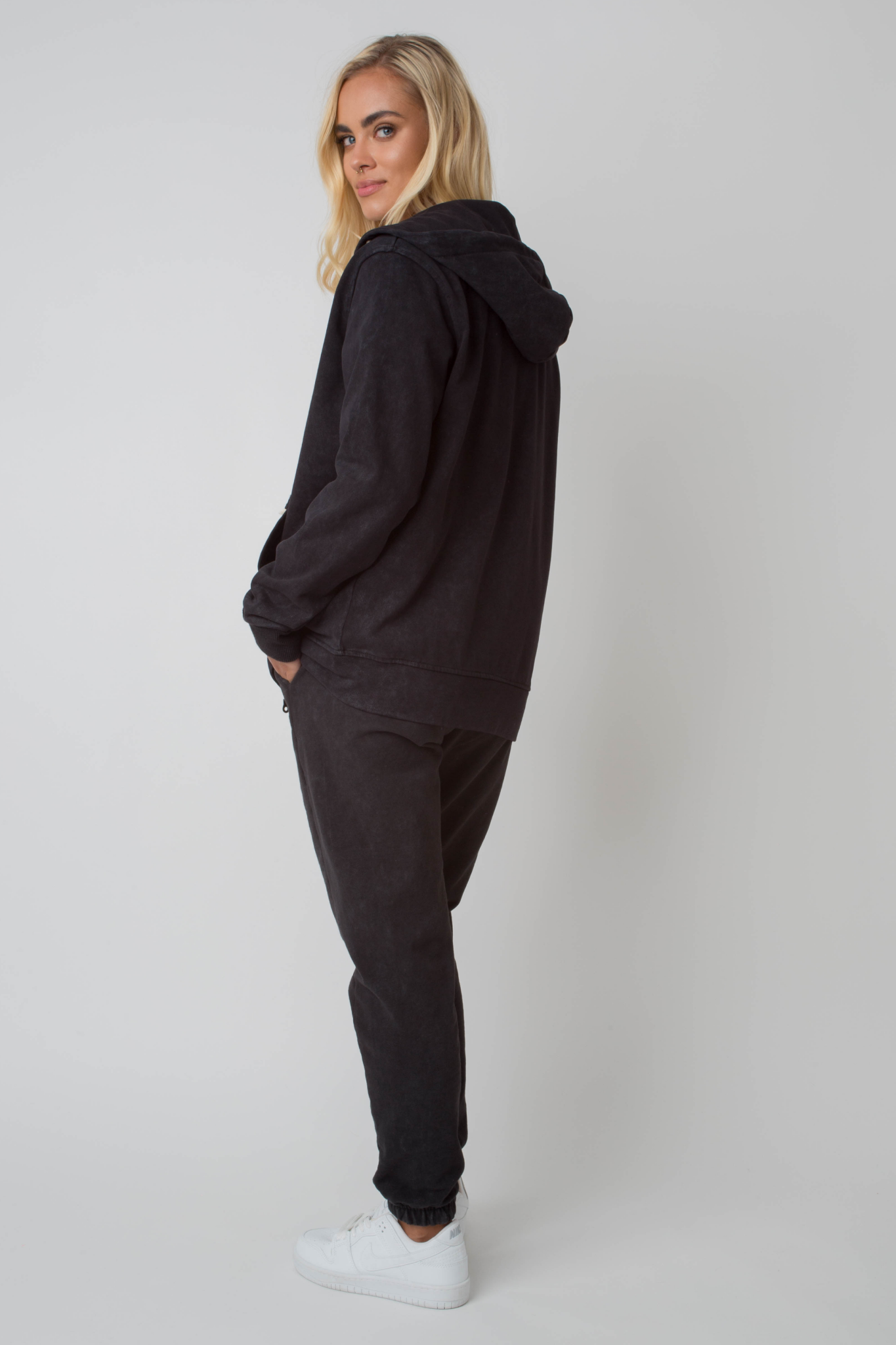 WASHED EFFECT BLACK SWEATPANTS - CEZAR