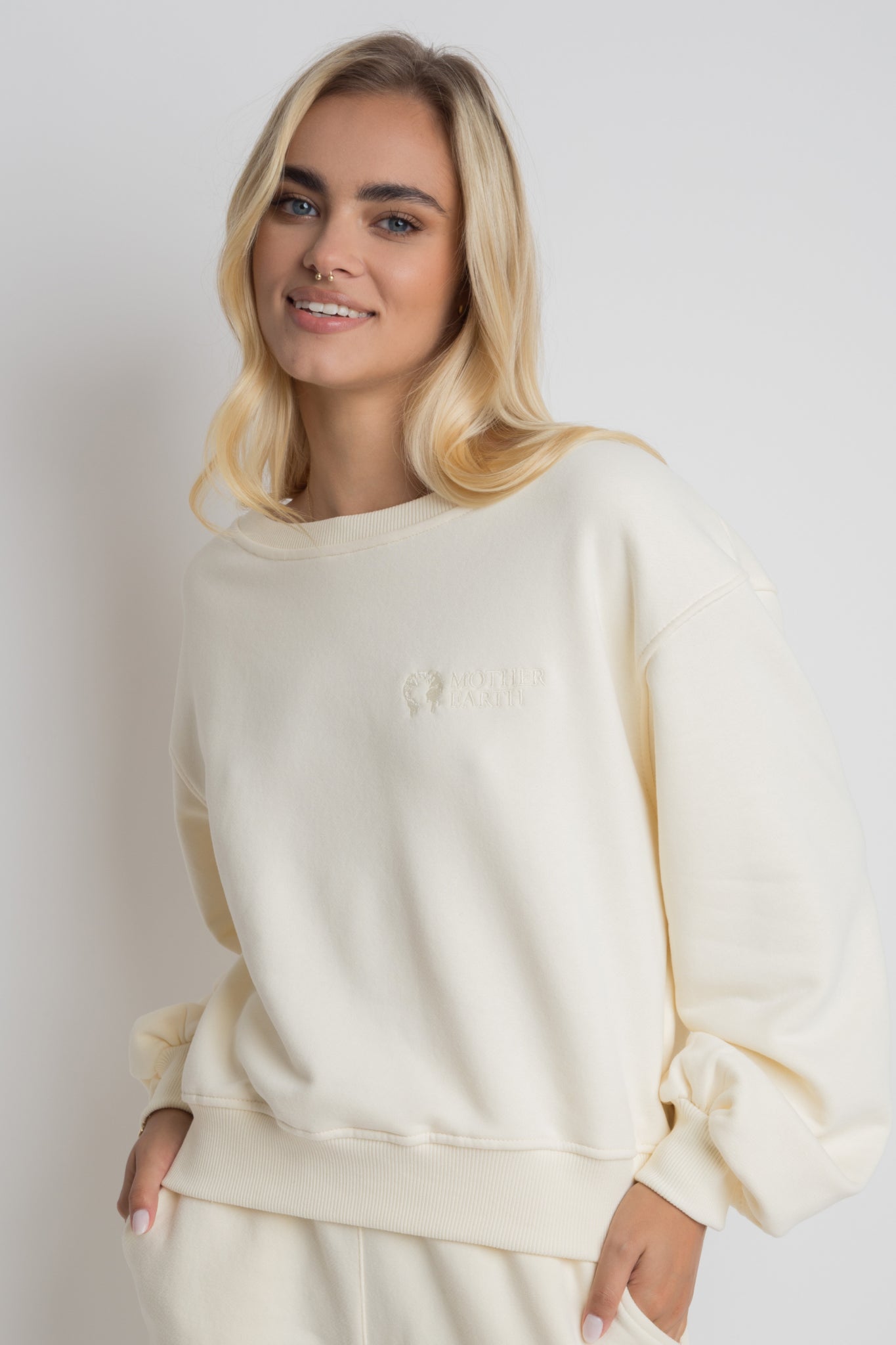 BLUZA TYPU CREWNECK ECRU - COMINO