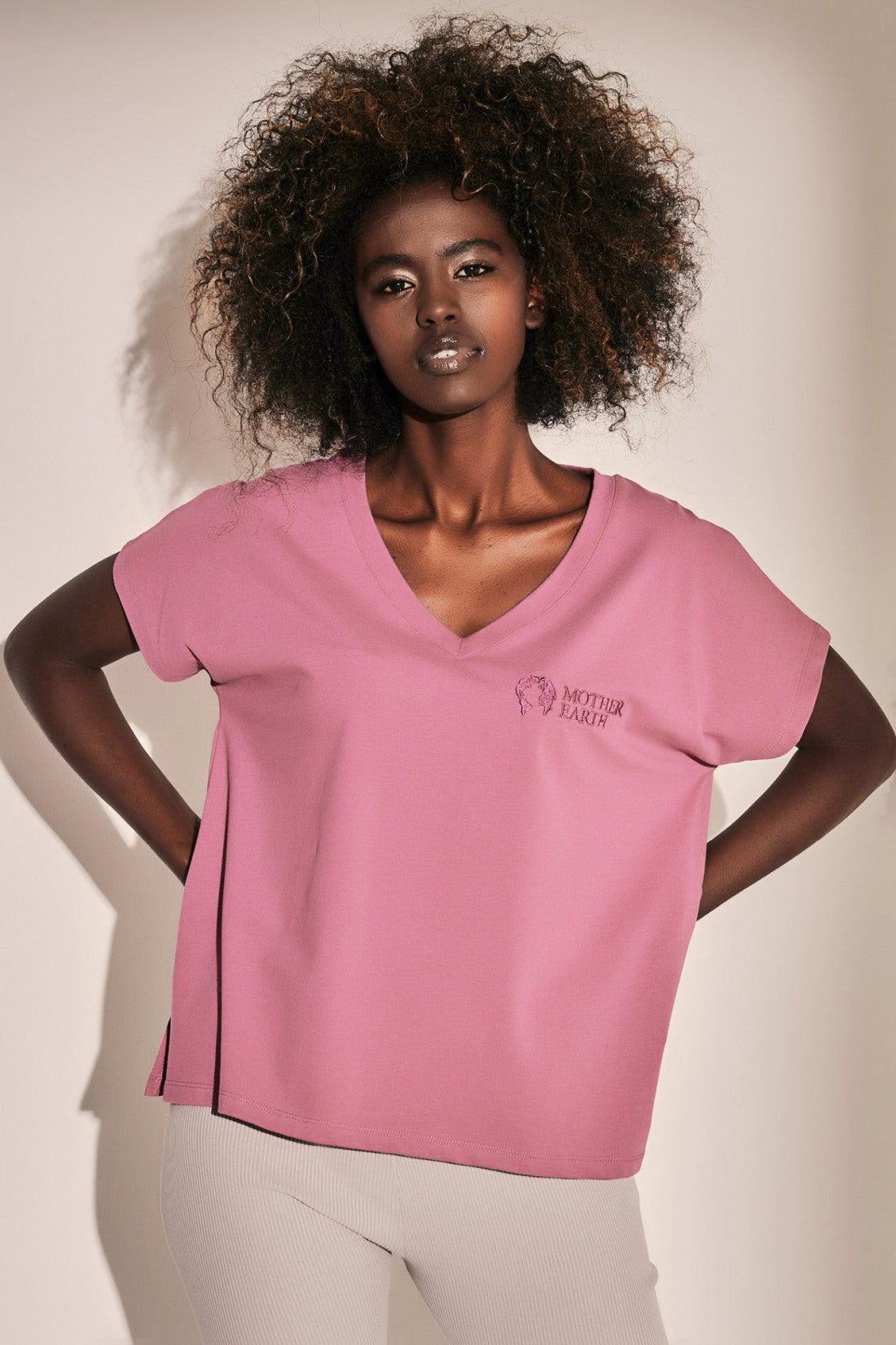 V-NECK T-SHIRT WITH SIDE SLOTS FUCHSIA - PENANG