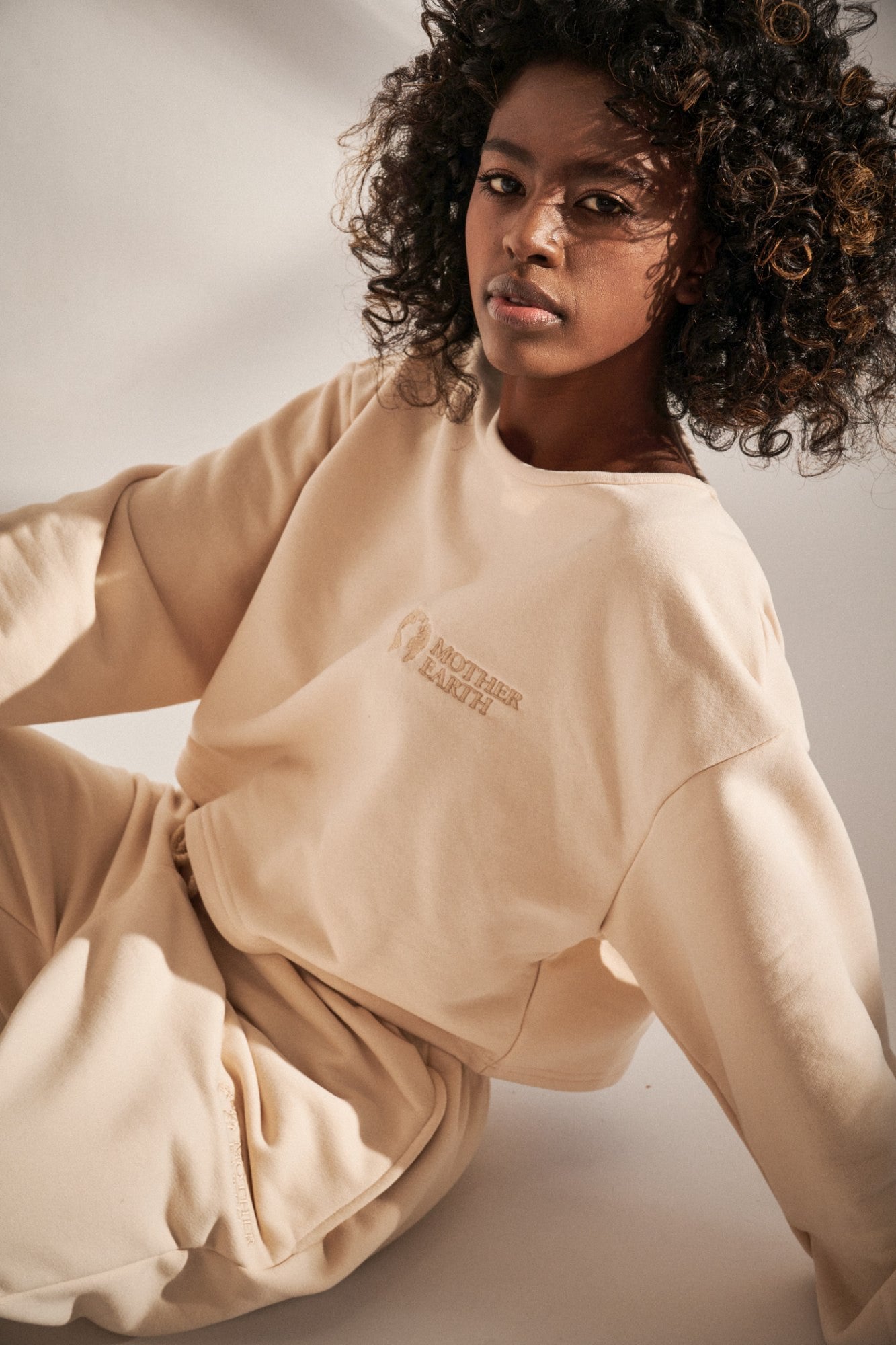 SHORT LIGHT BEIGE SWEATSHIRT - ANDROS