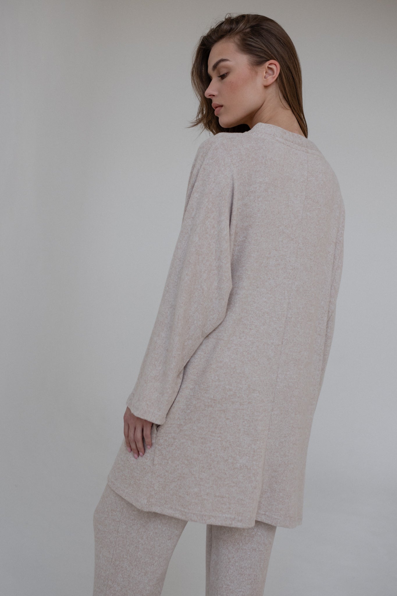 OVERSIZED KNITTED COVER IN BEIGE MELANGE COLOR - LAORA