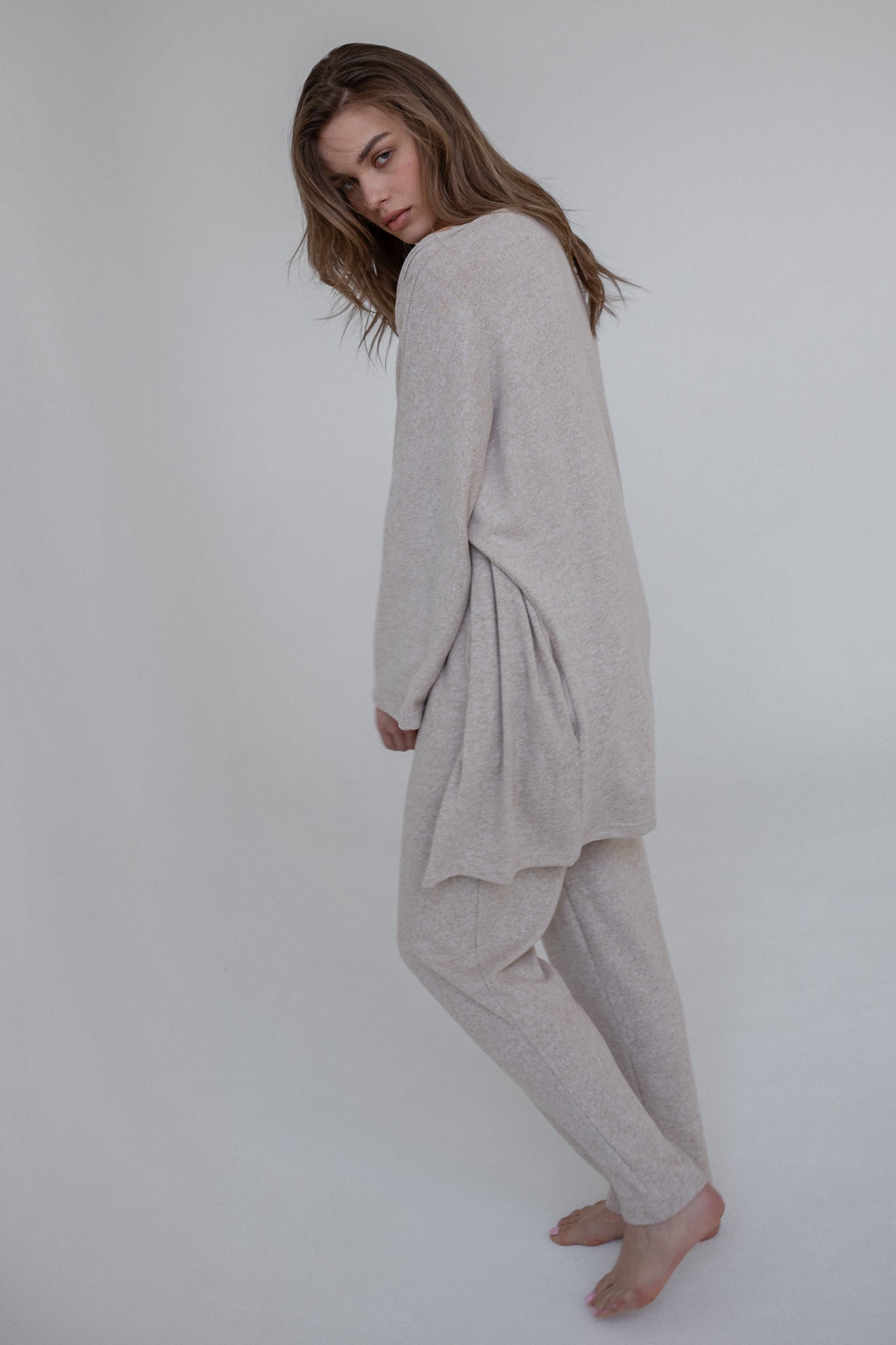 OVERSIZED KNITTED COVER IN BEIGE MELANGE COLOR - LAORA