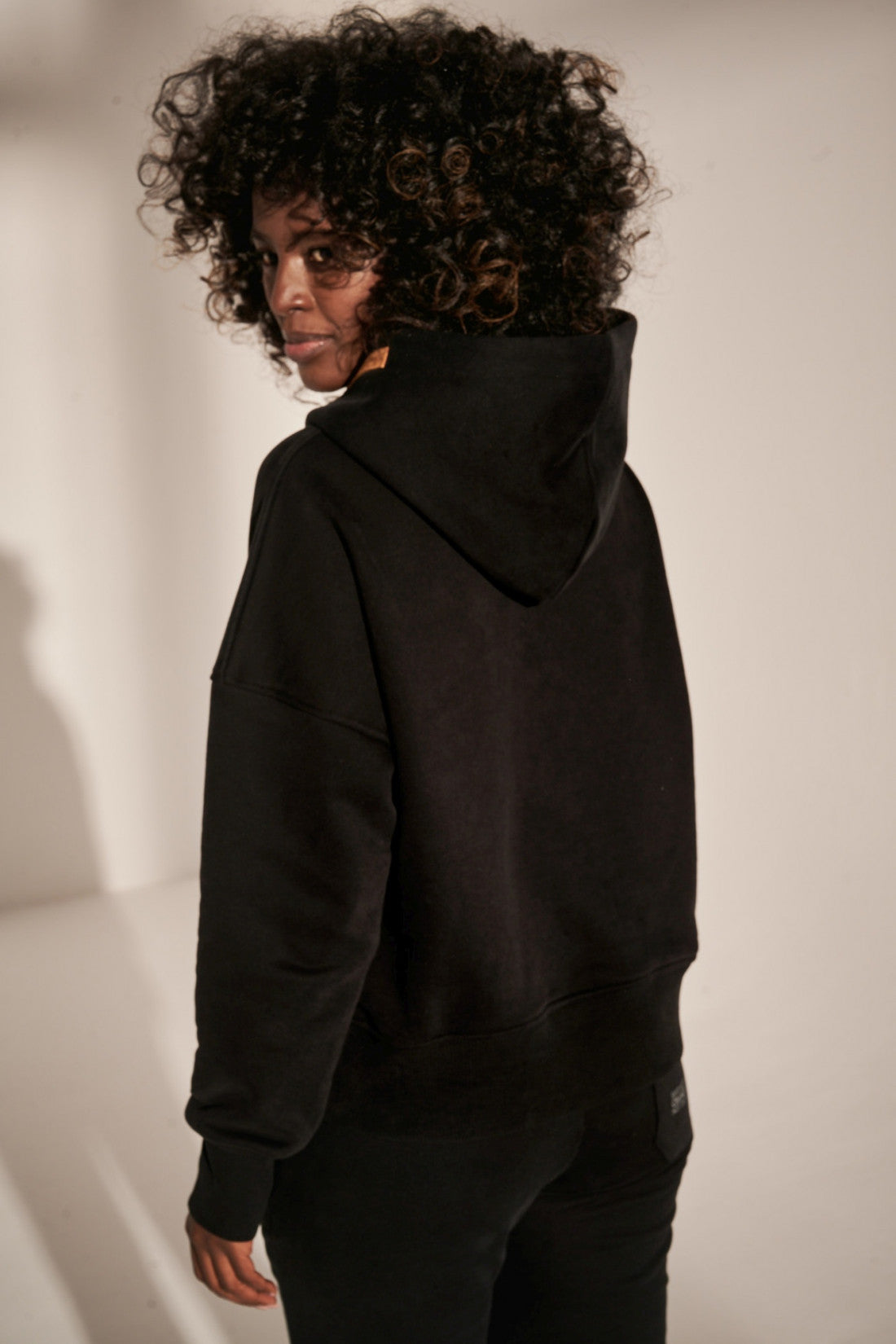BLACK HOODED SWEATSHIRT - MURIA